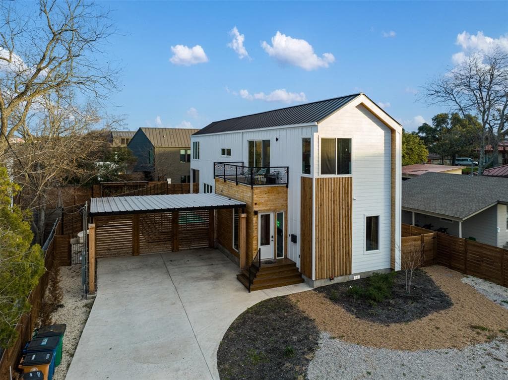 2403 Oak Crest Ave - Image 1