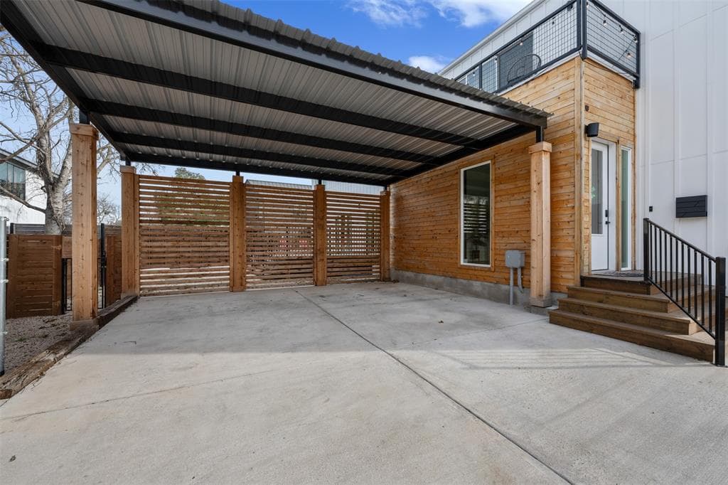 2403 Oak Crest Ave - Image 3