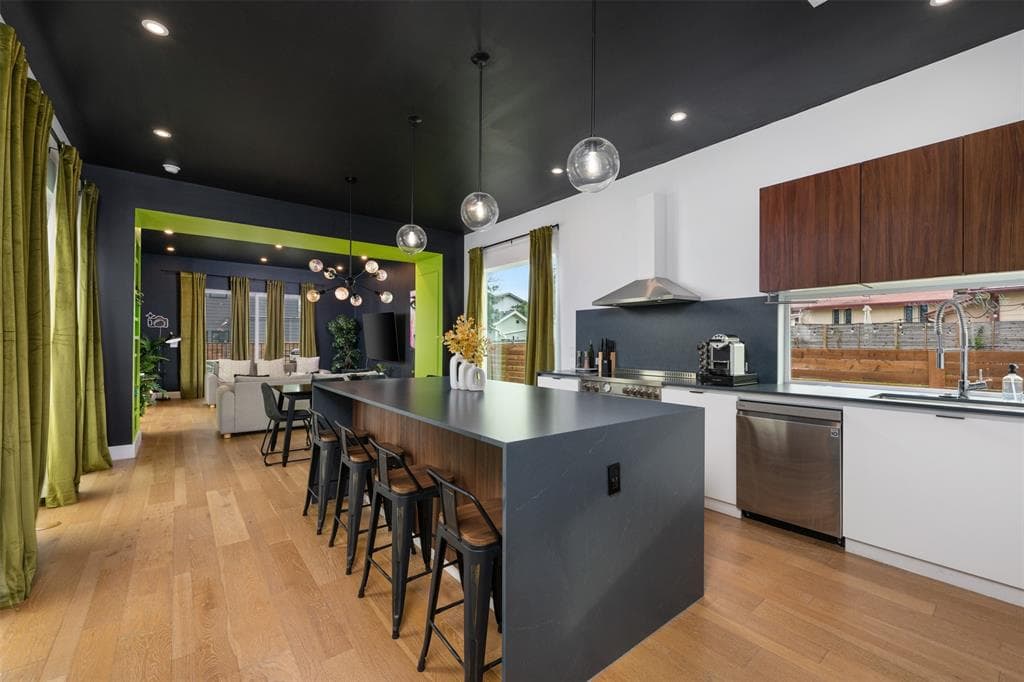 2403 Oak Crest Ave - Image 4