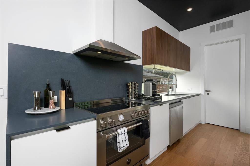 2403 Oak Crest Ave - Image 5