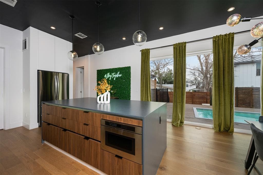 2403 Oak Crest Ave - Image 8
