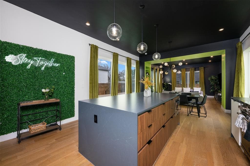 2403 Oak Crest Ave - Image 9