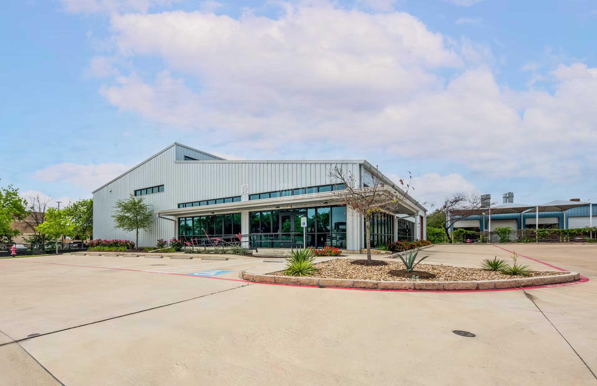 Ten-O-FIve - 1005 E Saint Elmo Rd - Image 1